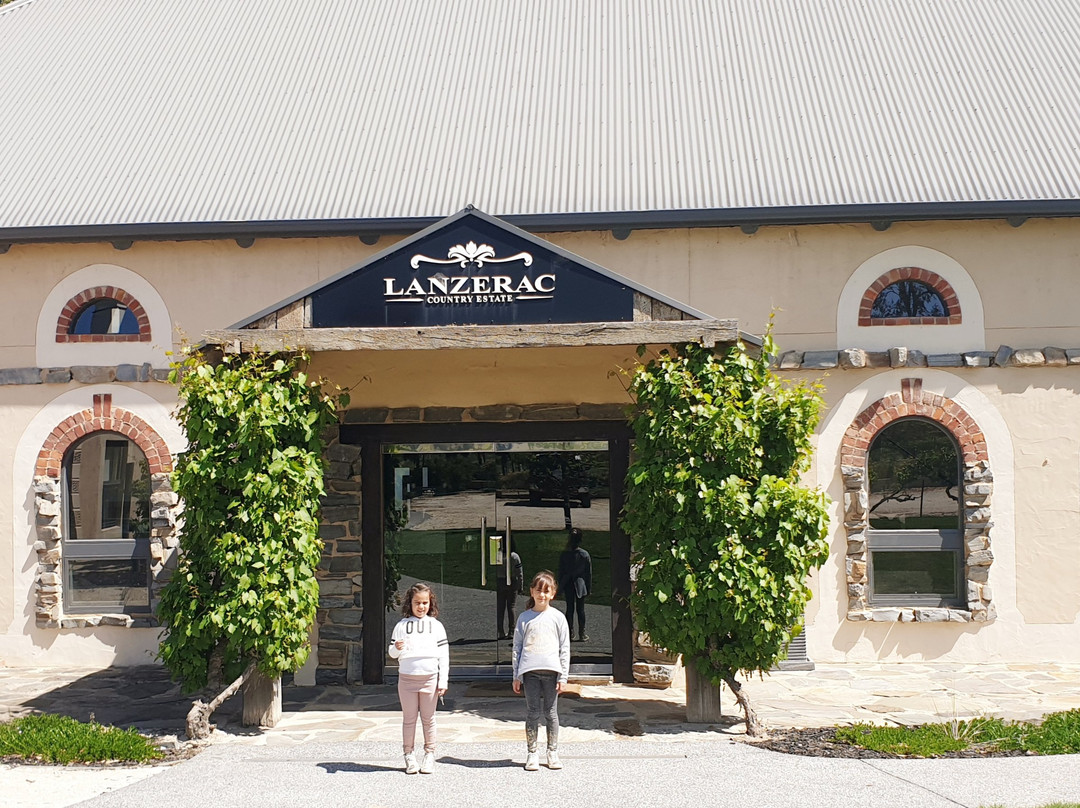 Pirathon Country Estate主图