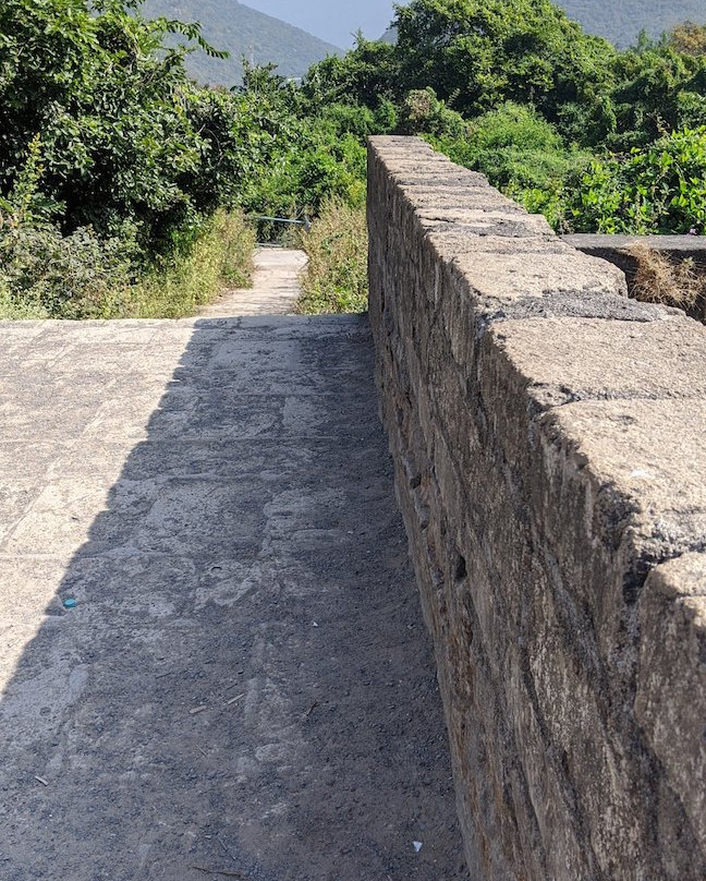 Navghan Kuvo-居那加德必去景点