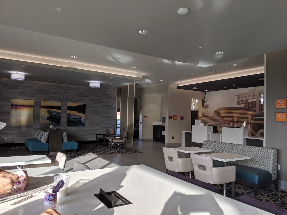 La Quinta Inn & Suites by Wyndham Terre Haute主图