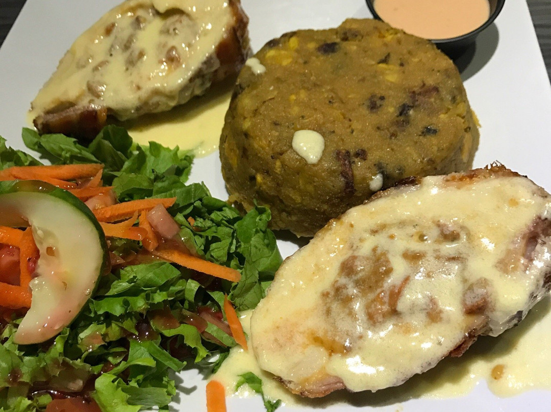 Quemados旅游景点-Bulls & Beers Bar