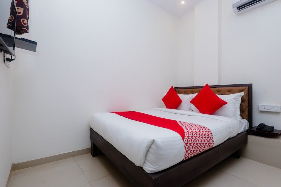 OYO 28001 Hotel Sai Darshan