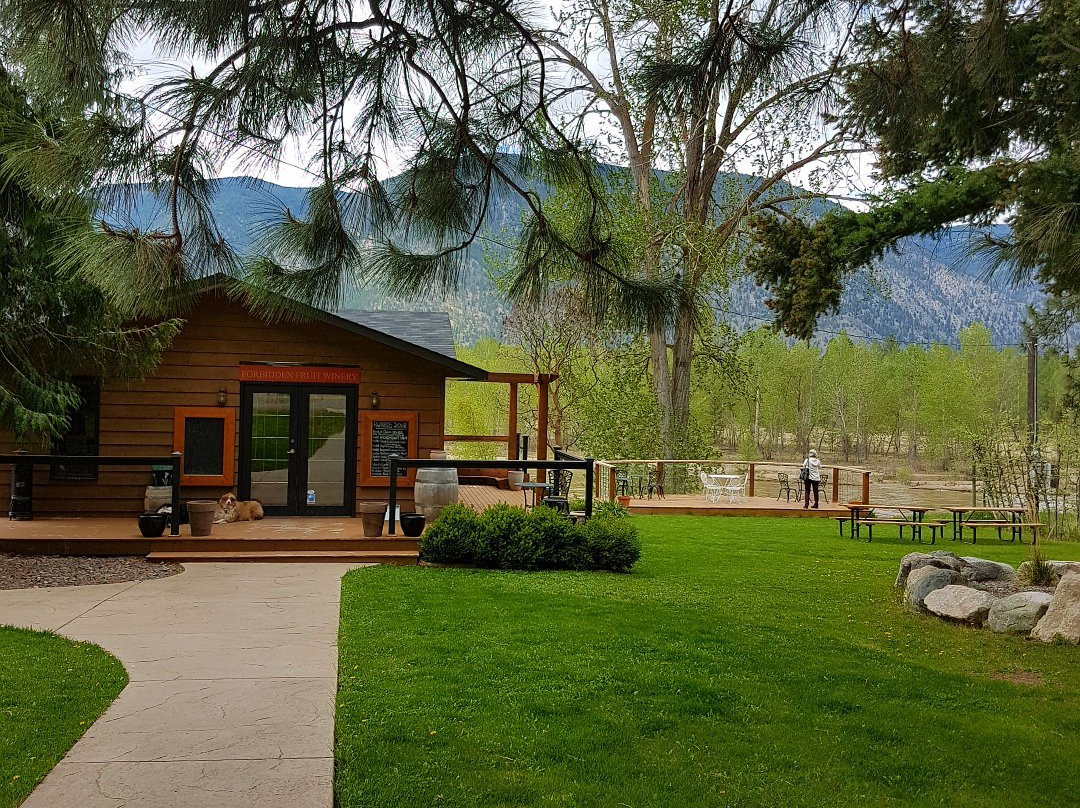 Cawston旅游景点-Forbidden Fruit Winery