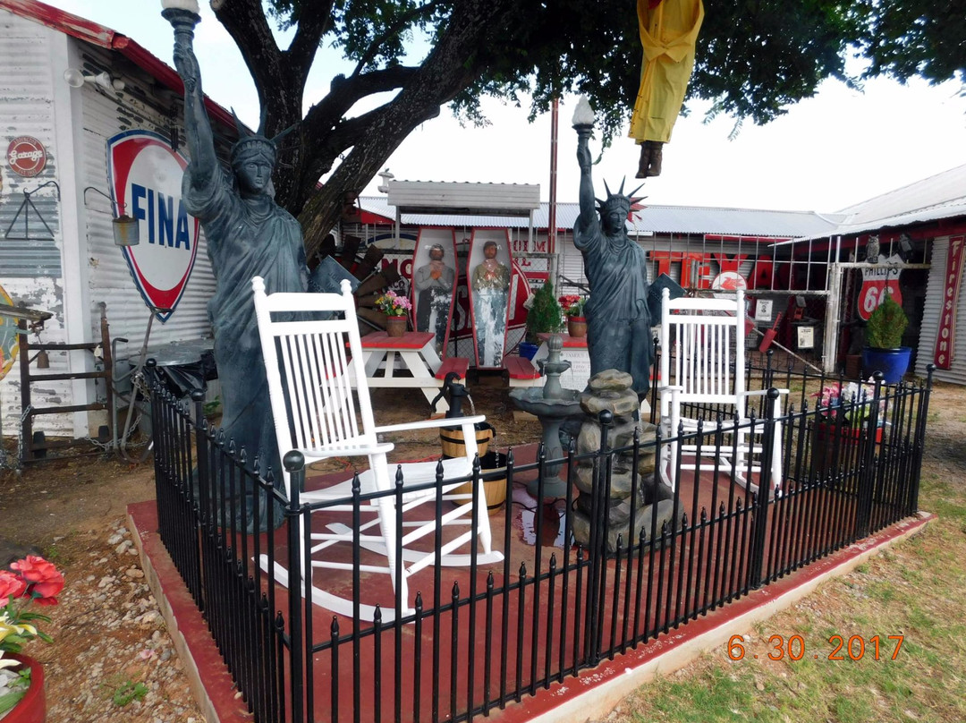 Countyline旅游景点-Addington Station Antiques