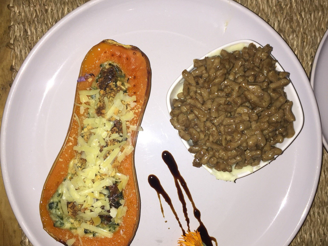 The Elephants Tusk主图