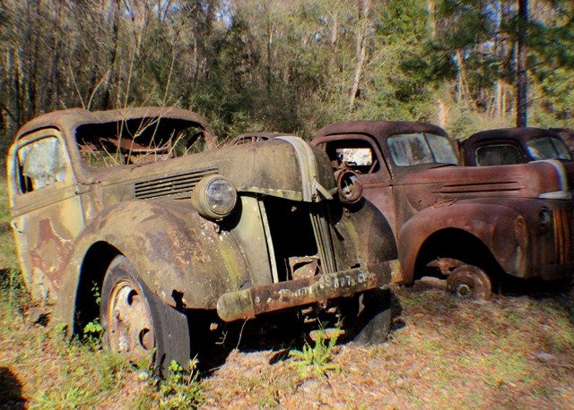 Wakulla Springs旅游景点-Roadside Rusted Ford Trucks