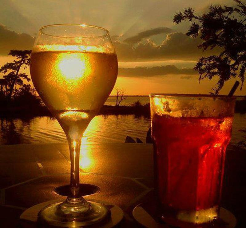 Geneva旅游景点-Lazy Gator Bar