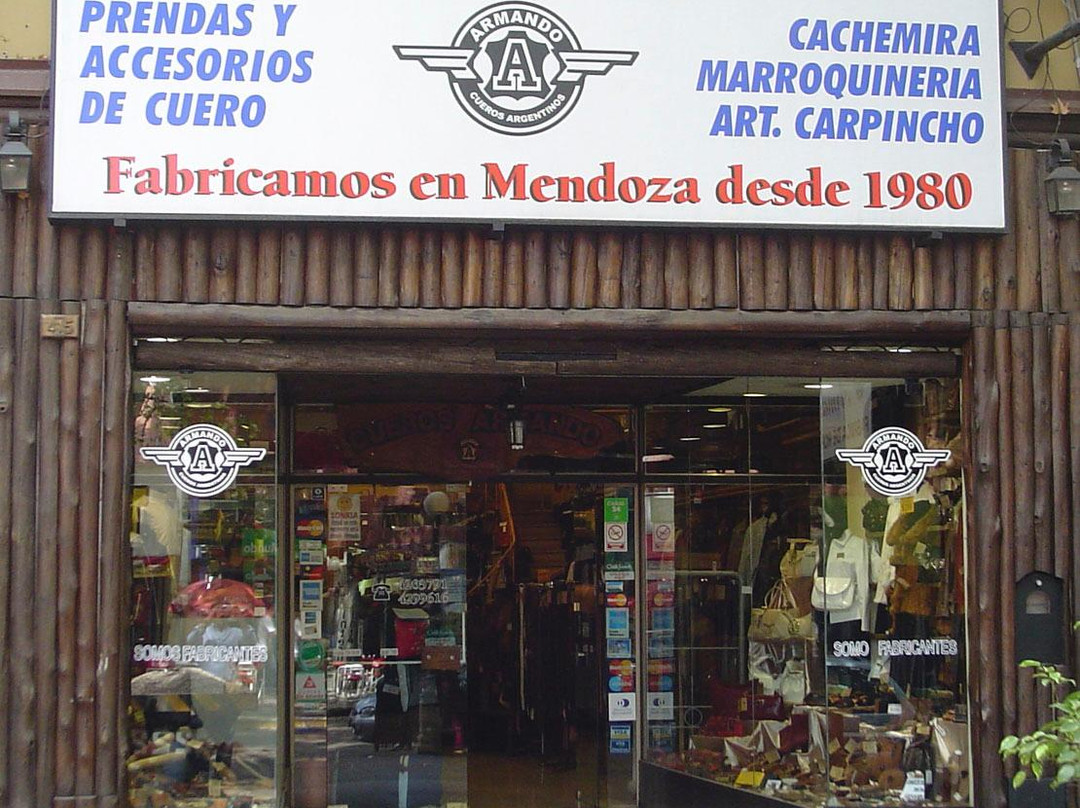 Cueros Armando Fabrica景点图片