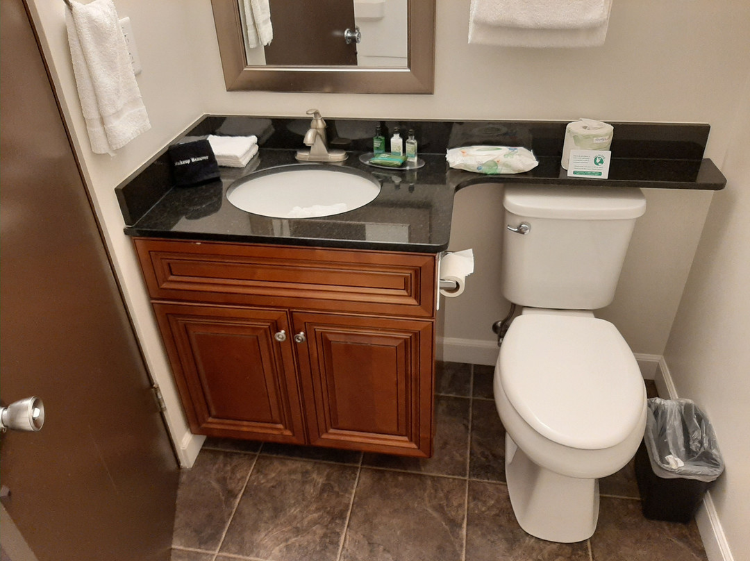 Nader's Motel & Suites主图