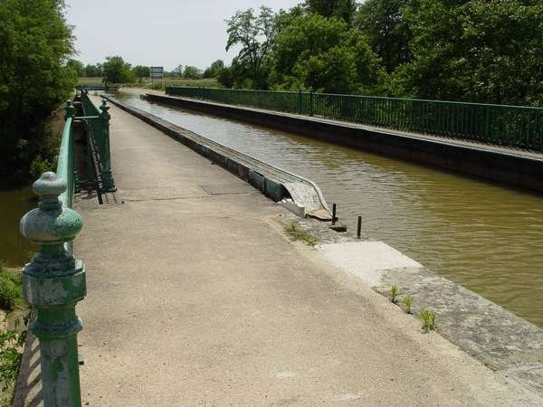 Pont-canal sur la Bourbince-Digoin必去景点