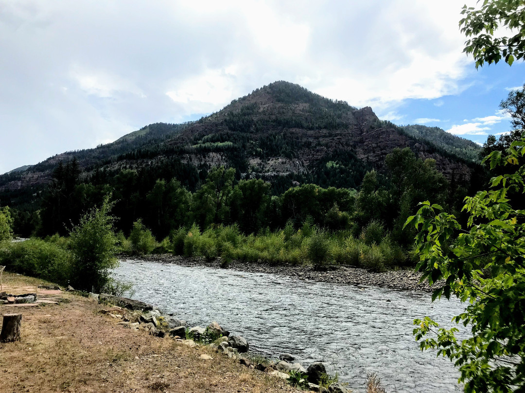 Redstone Cliffs Lodge主图