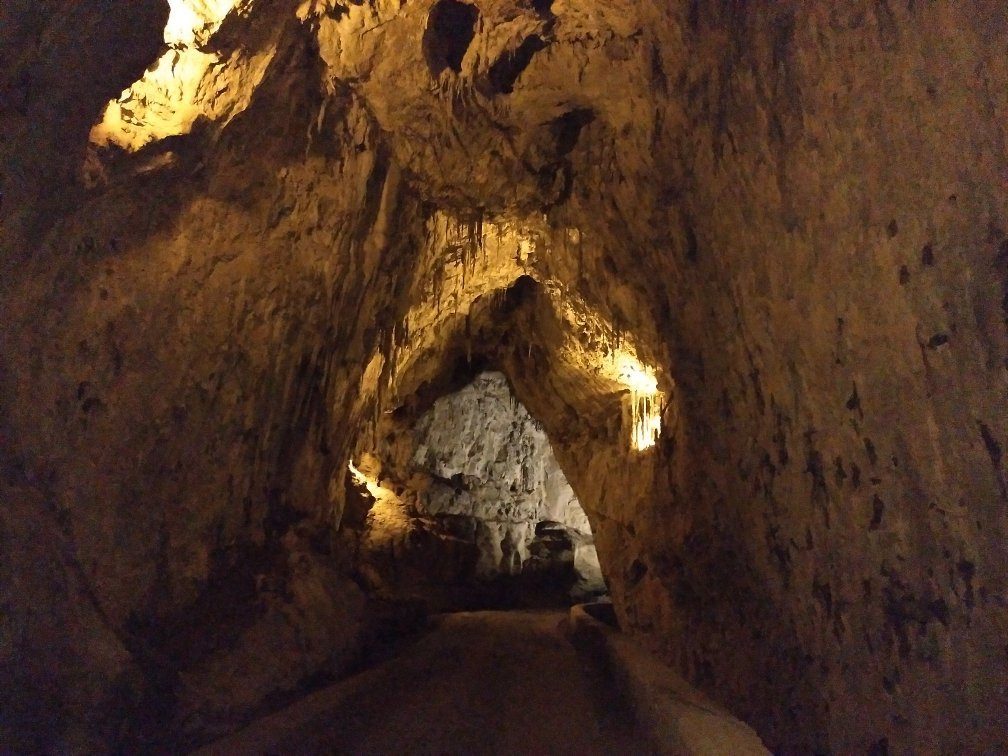 La Cuevona de Cuevas del Agua景点图片