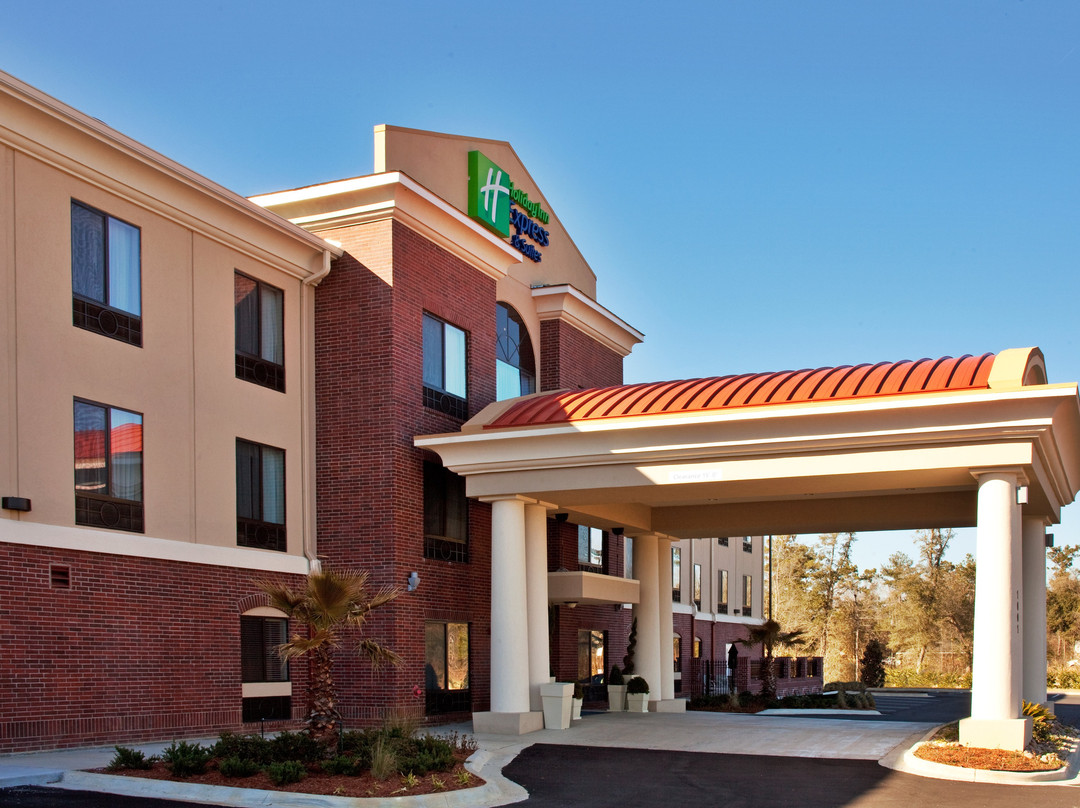 皮卡尤恩快捷假日&套房酒店主图