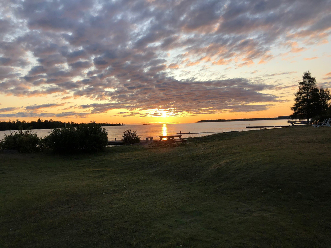 Eagle Lodge and Lakeside Cabins主图