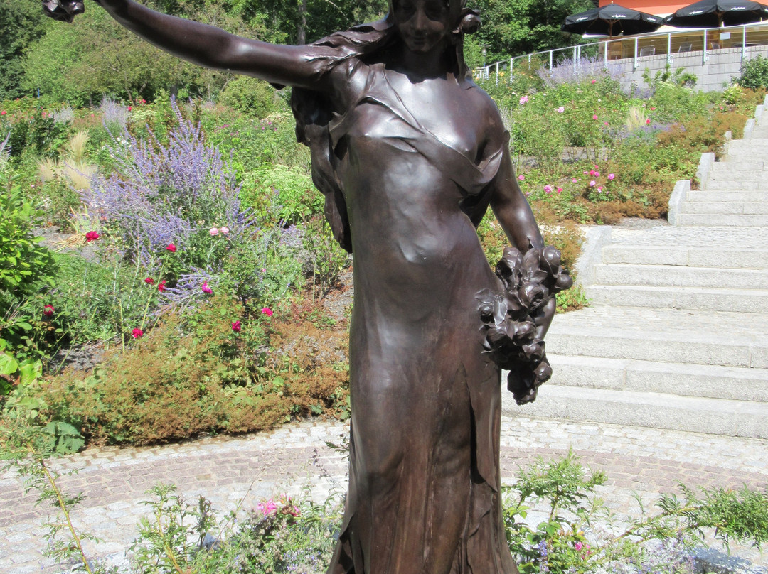 La fille aux roses-Mondorf-les-Bains必去景点