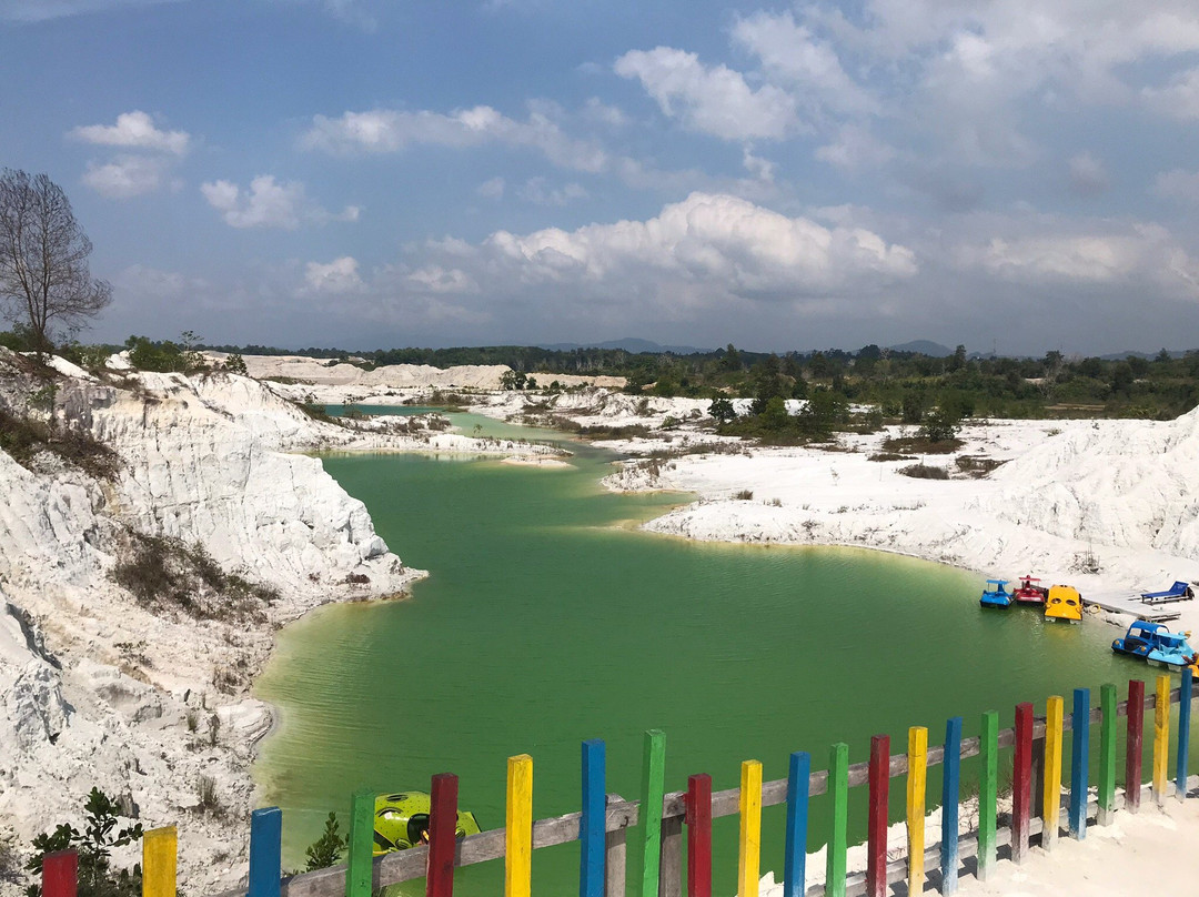 Kaolin Lake景点图片