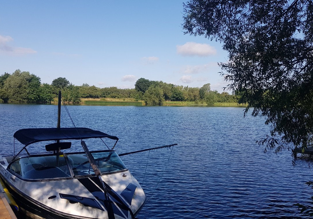 4 Lakes Waterski School-斯温顿必去景点