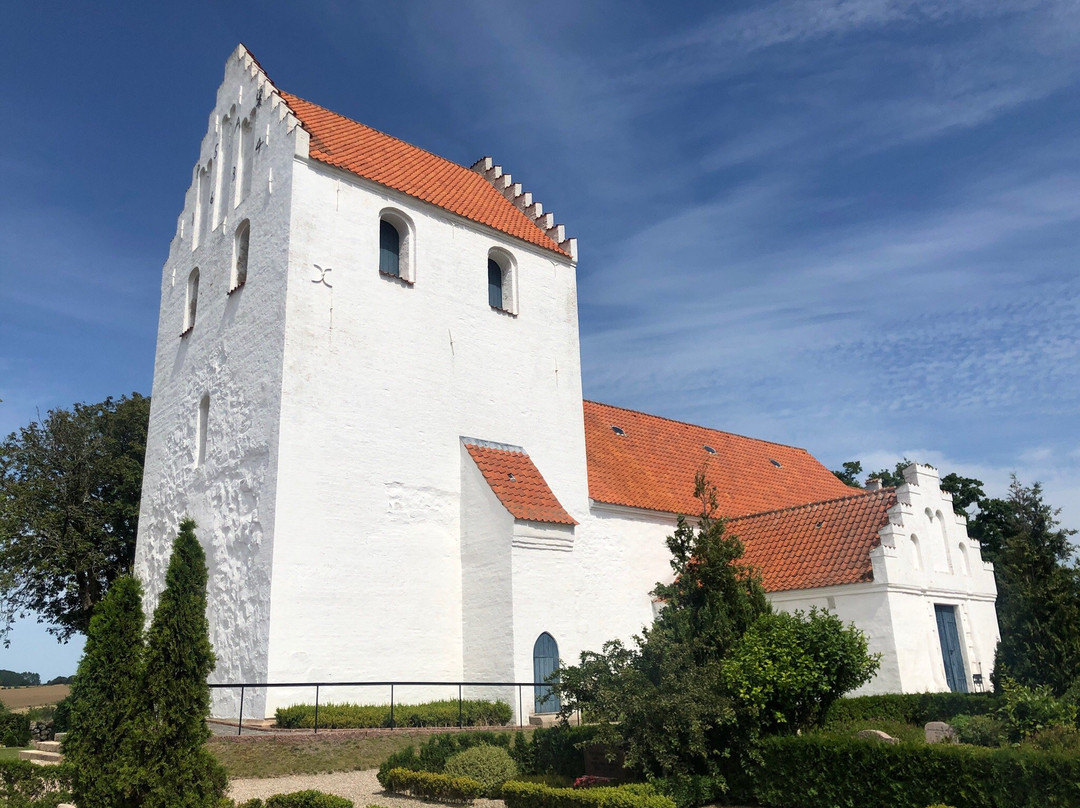 Landet Kirke og kirkegaard景点图片