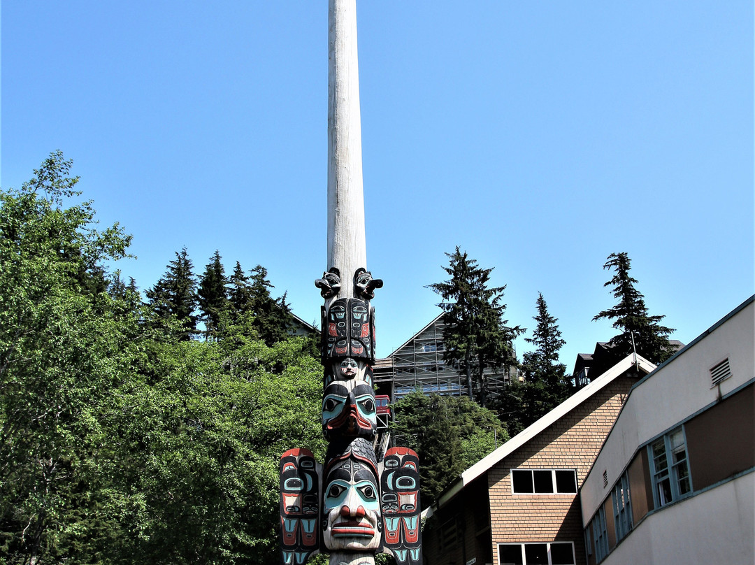 Chief Johnson Totem Pole景点图片