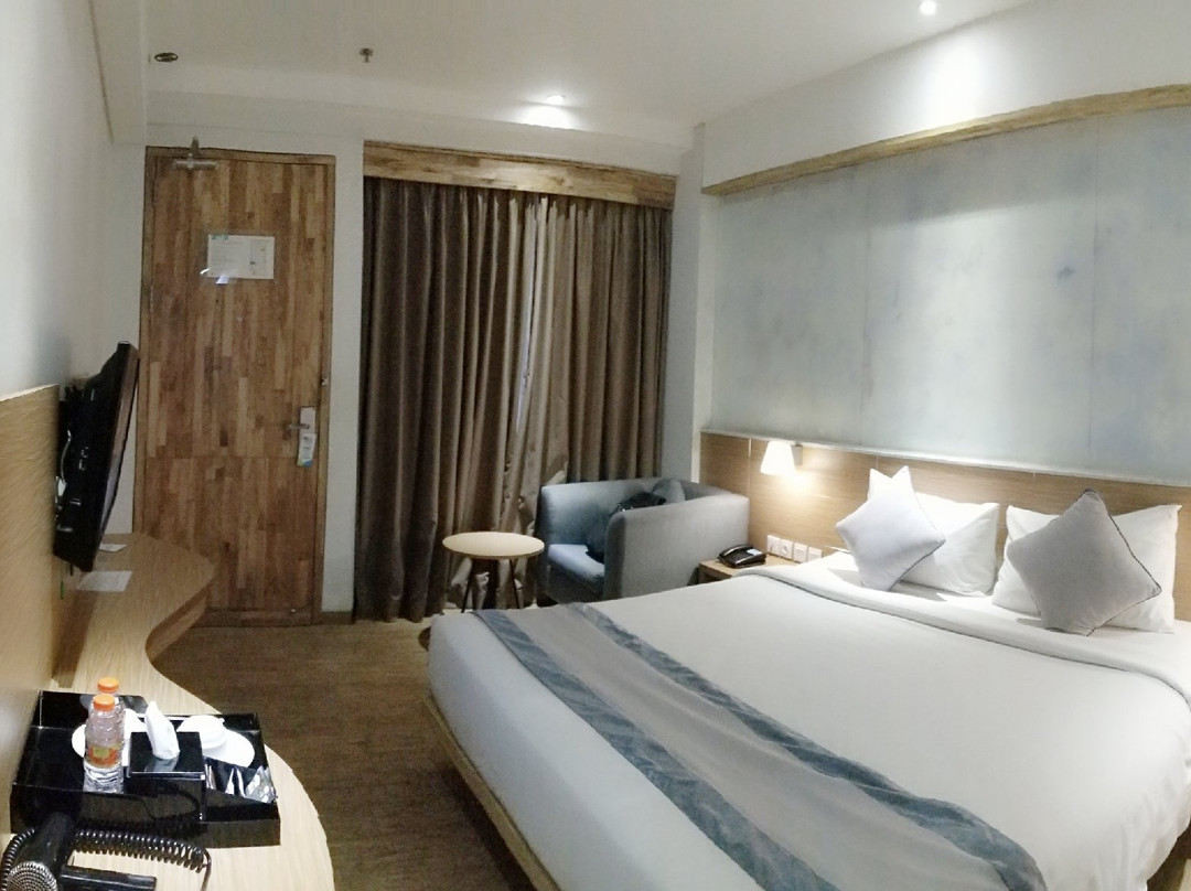 巴厘岛金巴兰地平线酒店主图