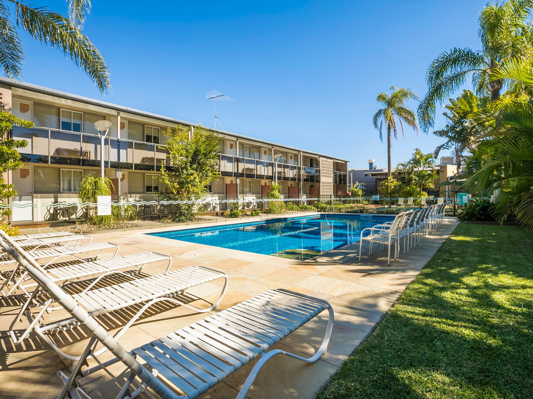 Nightcap at Golden Beach Tavern主图