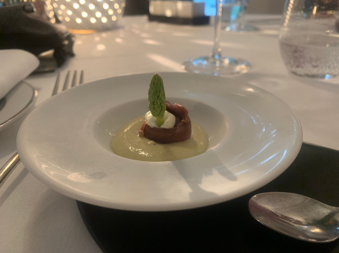 里瓦奇酒店主图