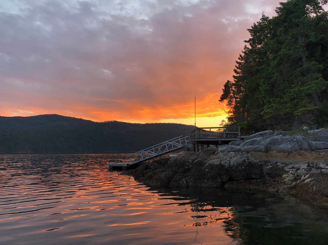 Coracle Cove Waterfront Suite主图