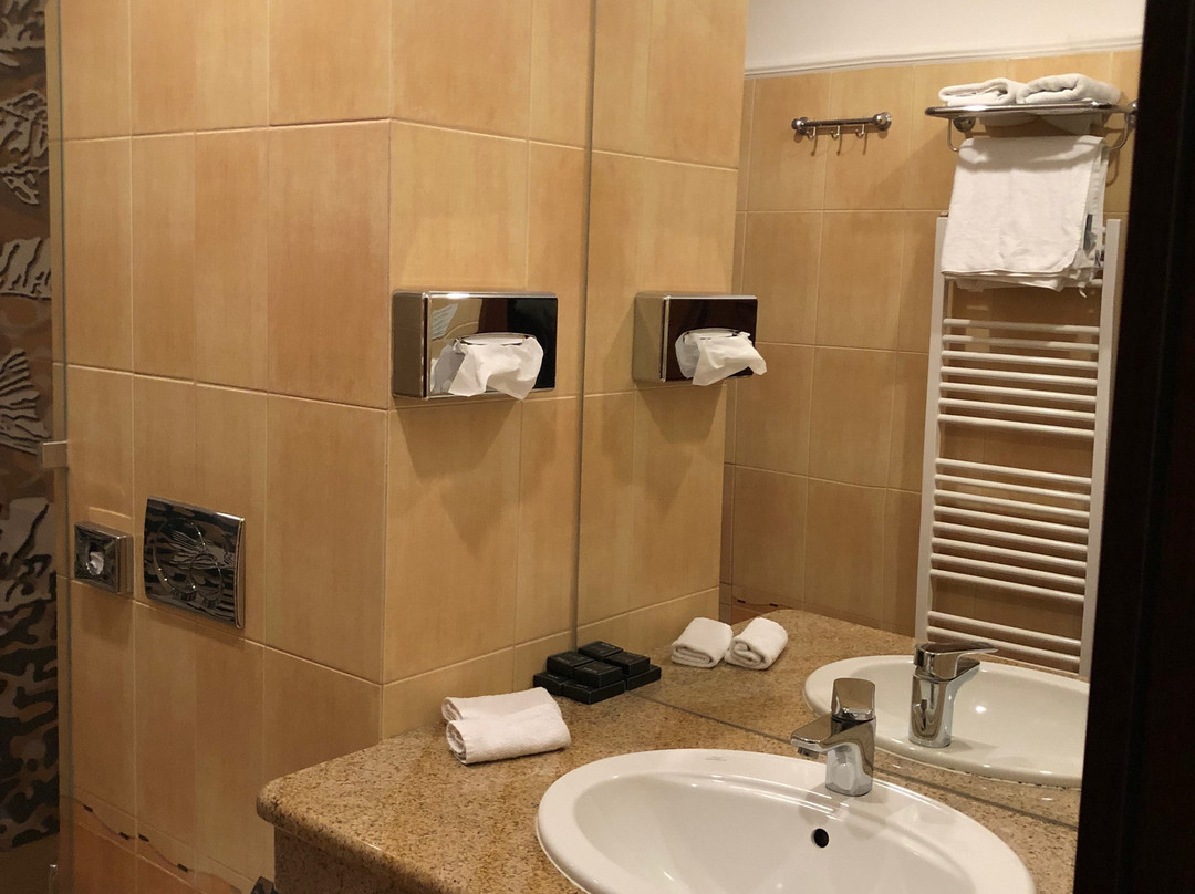 Golden Eagle Hotel主图