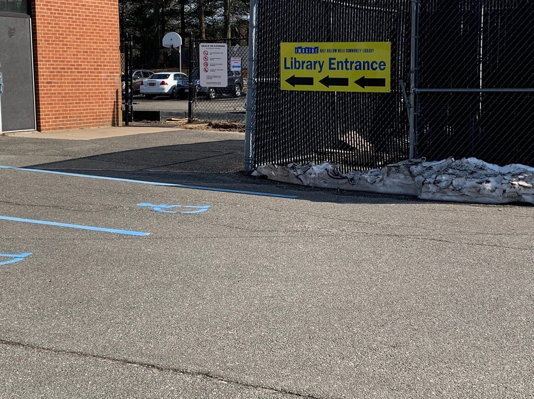 Half Hollow Hills Public Library-Dix Hills必去景点