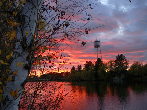 Hayward Lakes Visitors and Convention Bureau-海沃德必去景点