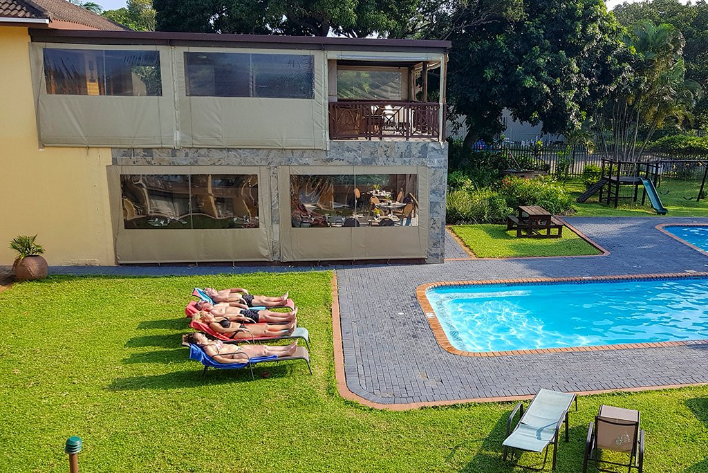 Elephant Lake Hotel主图