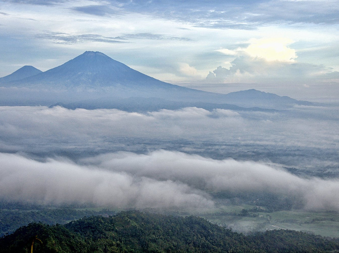 Suroloyo Peak景点图片