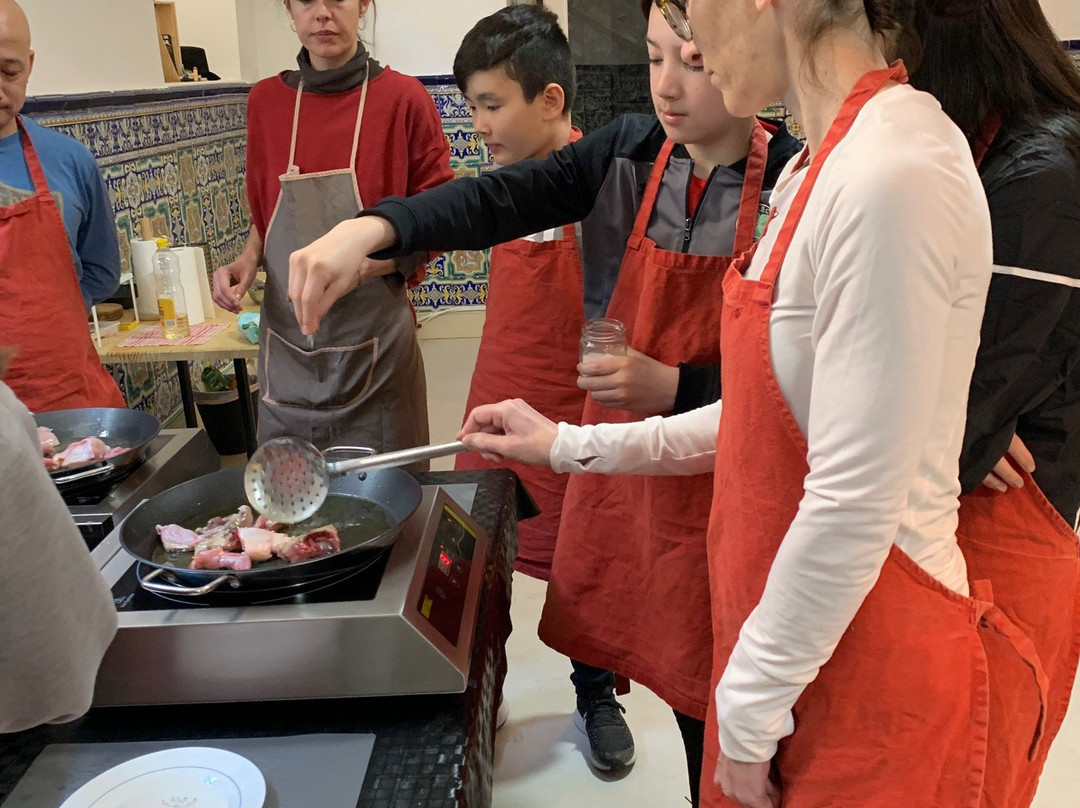 Gourmet Traditional Paella&Sangria Cooking Class-马德里必去景点