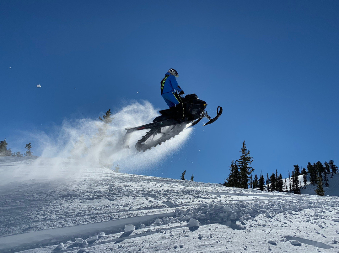 Beaver Creek Lodge Guided Snowmobile Tours景点图片