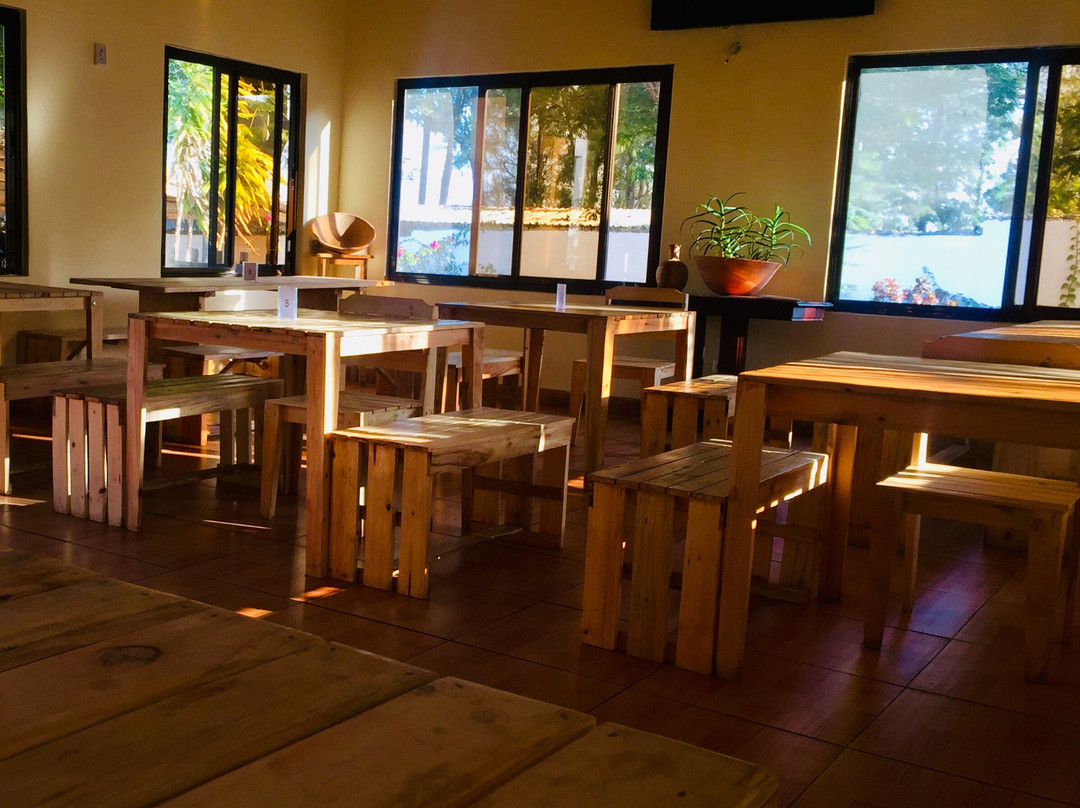 马普托省餐馆和美食-Badru's Restaurante & Lounge