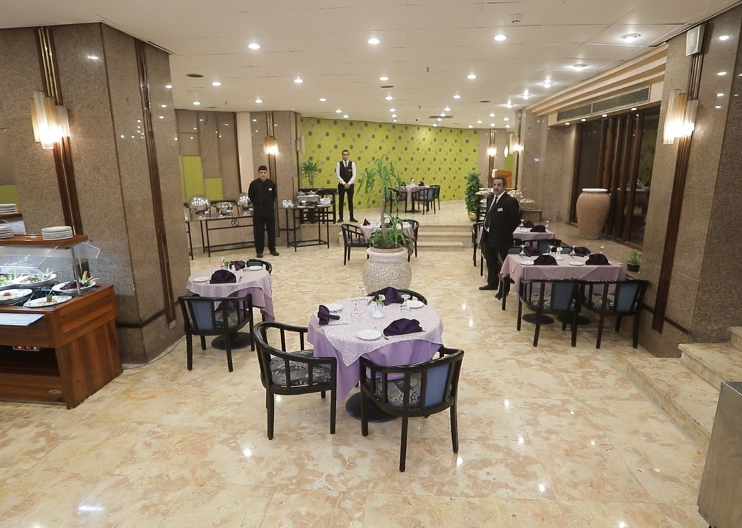 亚历山大浪漫克尼奇酒店主图