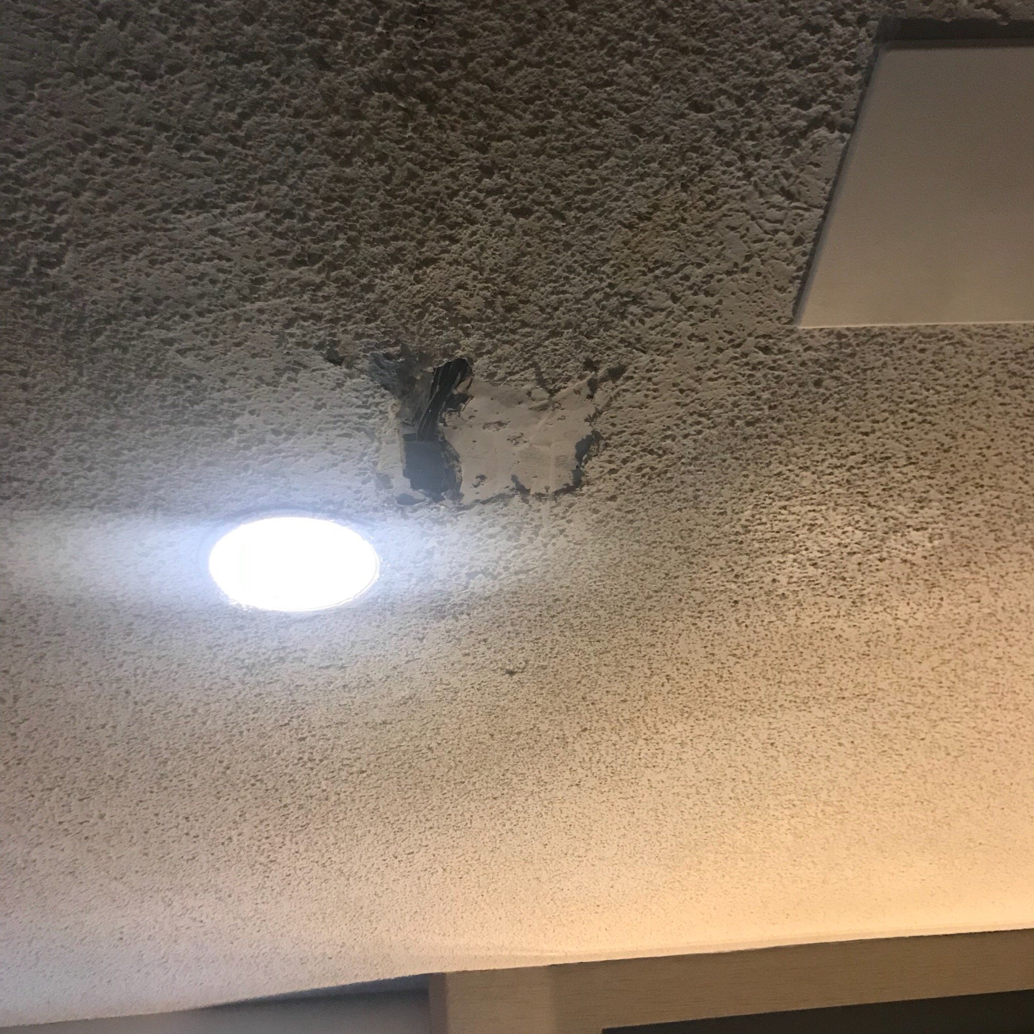 the Alloy King of Prussia - a DoubleTree by Hilton-浴室