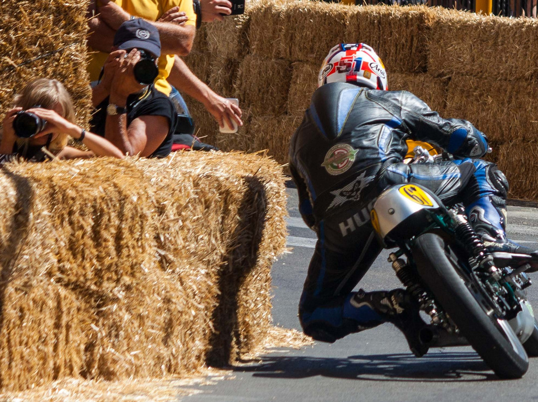 Carrera de motociclismo景点图片