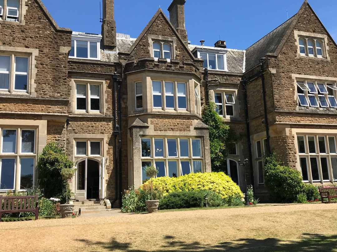 Hartsfield Manor, Betchworth主图
