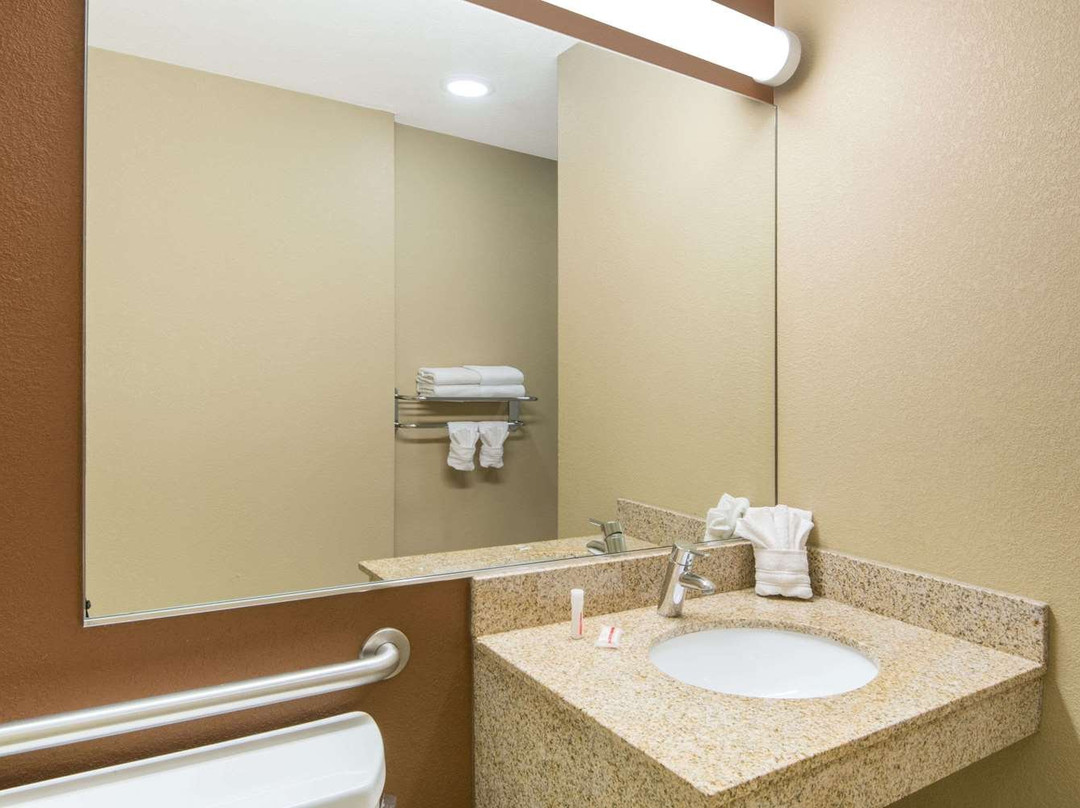 Microtel Inn & Suites by Wyndham North Canton主图