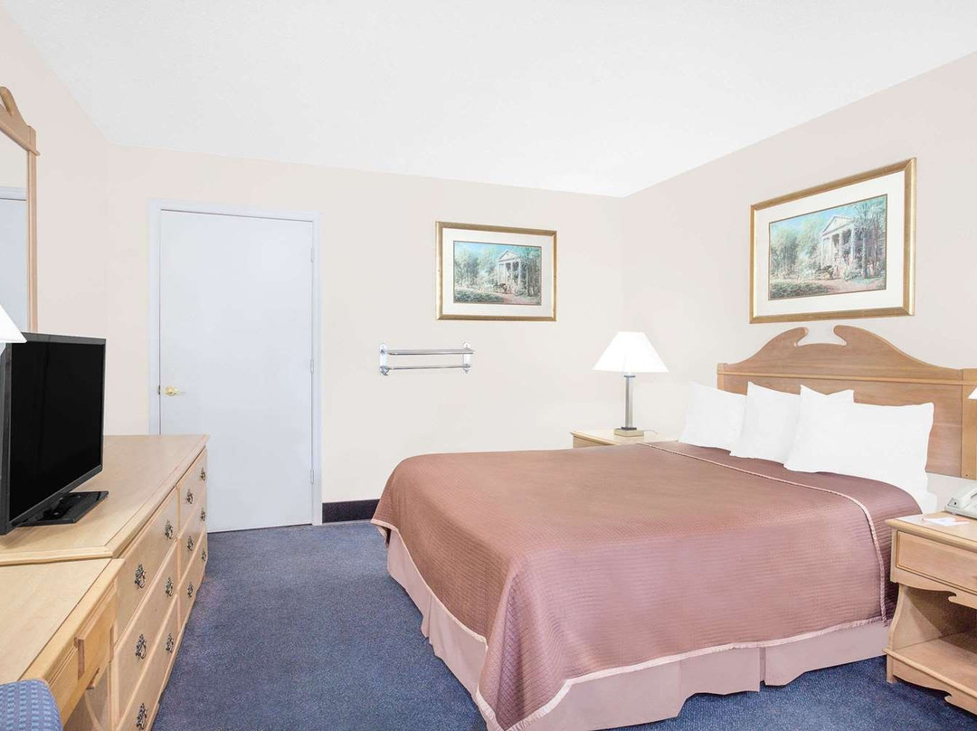 Howard Johnson by Wyndham Staunton主图