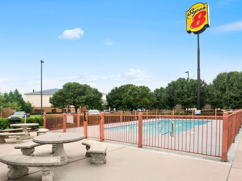 加纳-克莱顿-罗列速8酒店主图