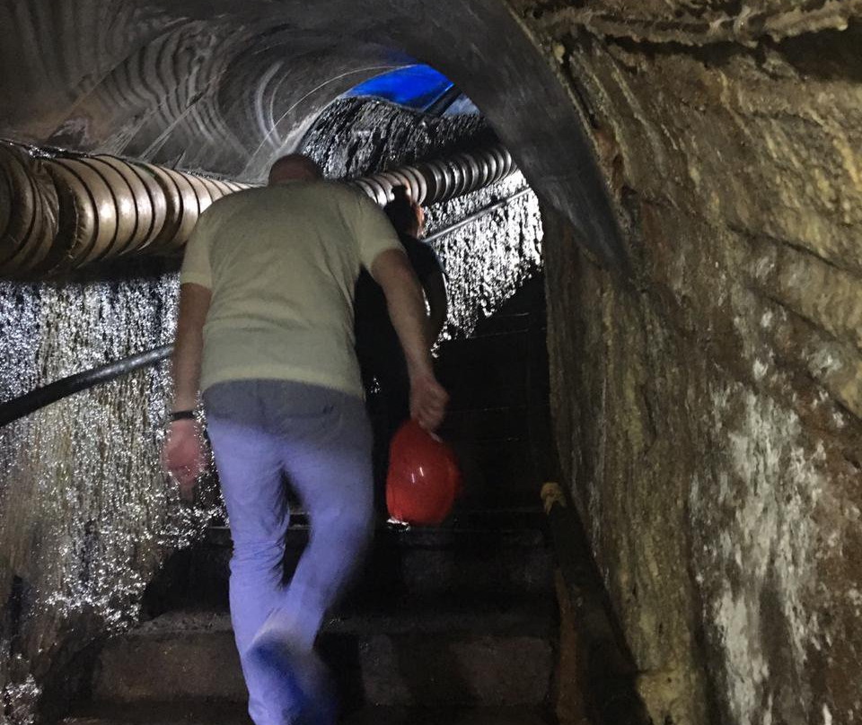 Hole Mine Site Museum Mbah Suro & Infobox景点图片