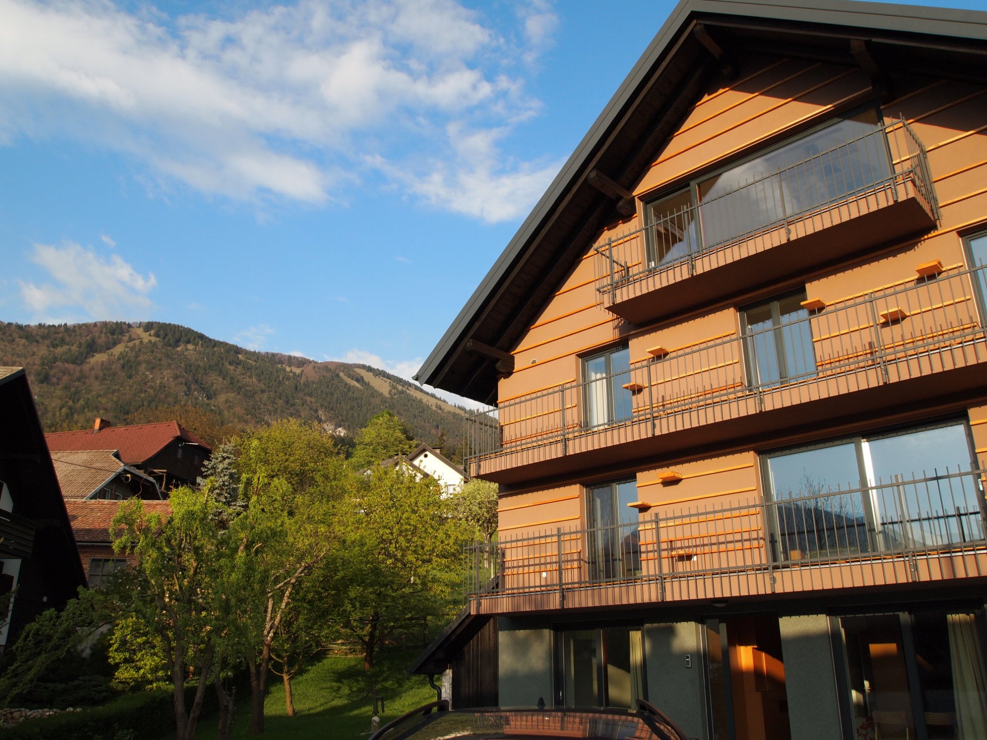 Bazni Tabor Base Camp-官方