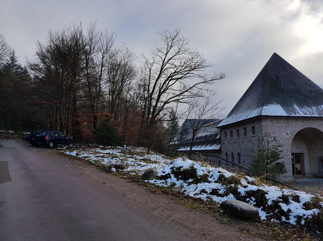 Abbaye Sainte-Marie de la Pierre-qui-Vire-Saint Leger Vauban必去景点