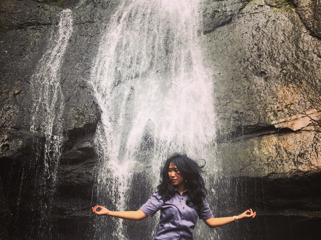 Sarambu Assing Waterfall景点图片
