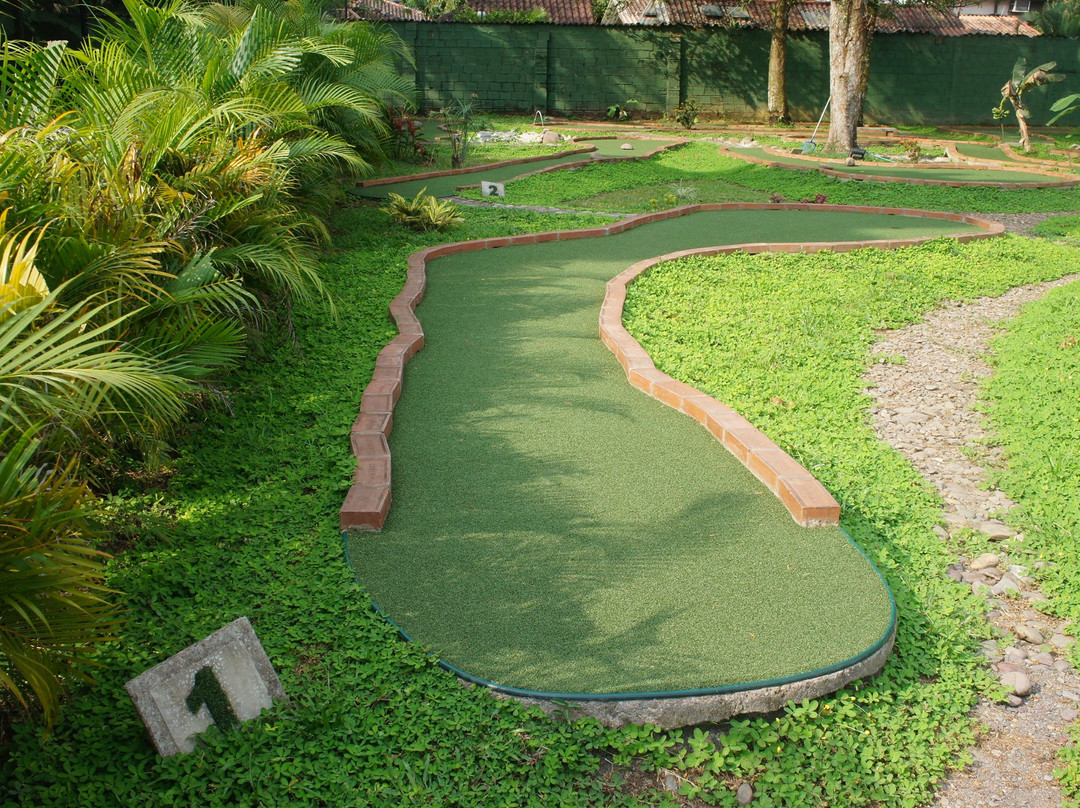 VillaGolf Minigolf y Centro de Entrenamiento-比亚维森西奥必去景点