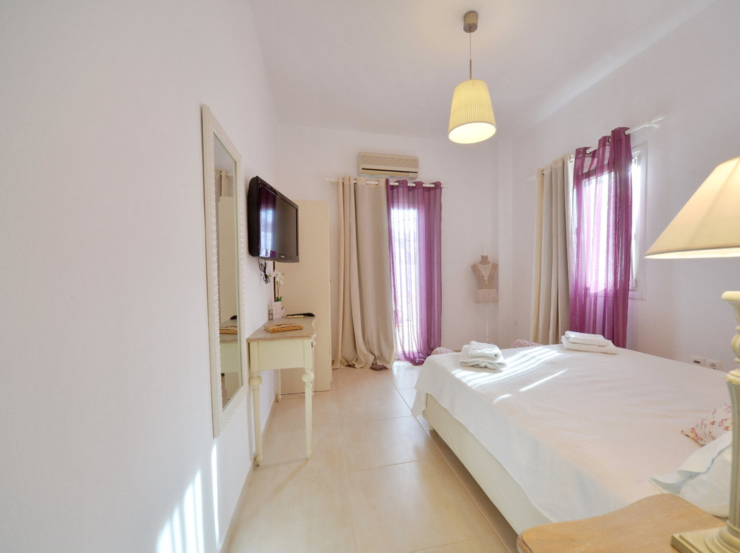 Niriides Luxury Studios主图