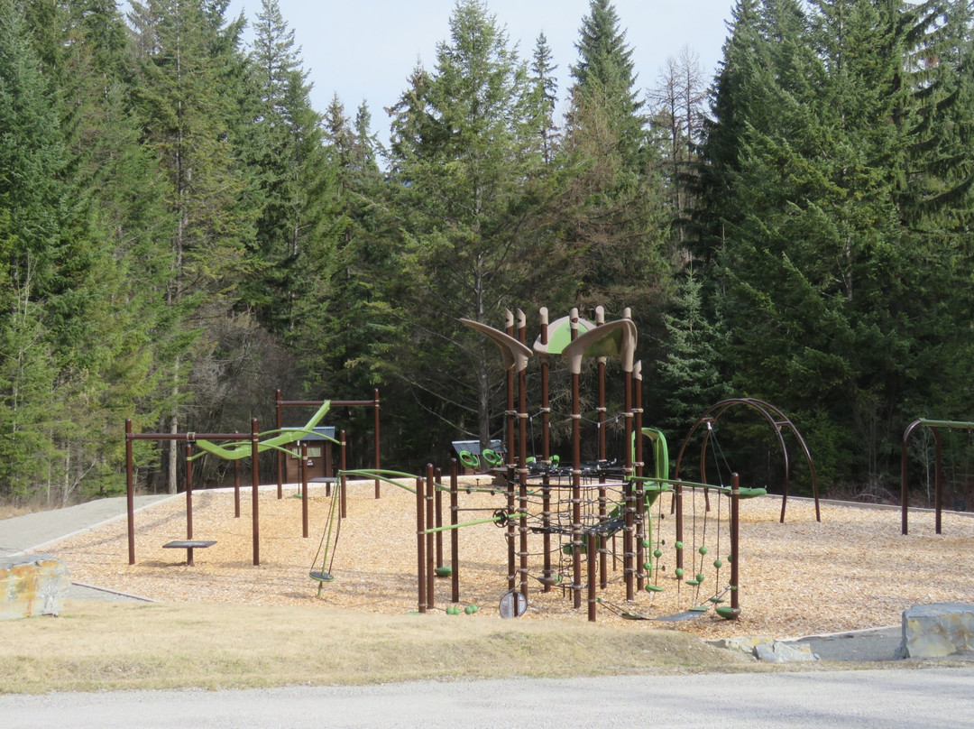 Premier Lake Provincial Park景点图片