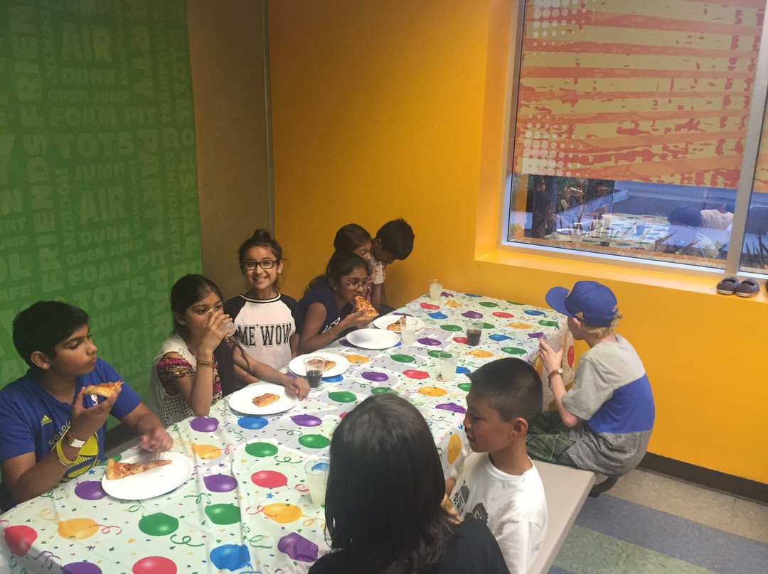 Sky Zone Trampoline Park-都柏林必去景点