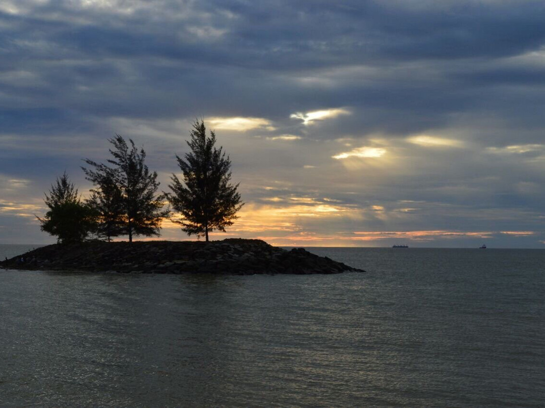 Pantai Temasya Tanjung Batu景点图片